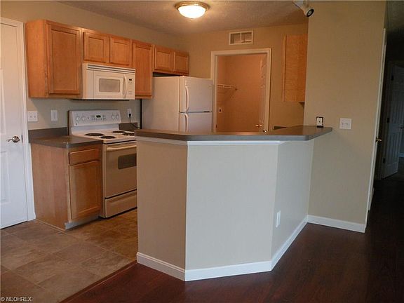 5th image of 23004 Chandlers Ln #4-221