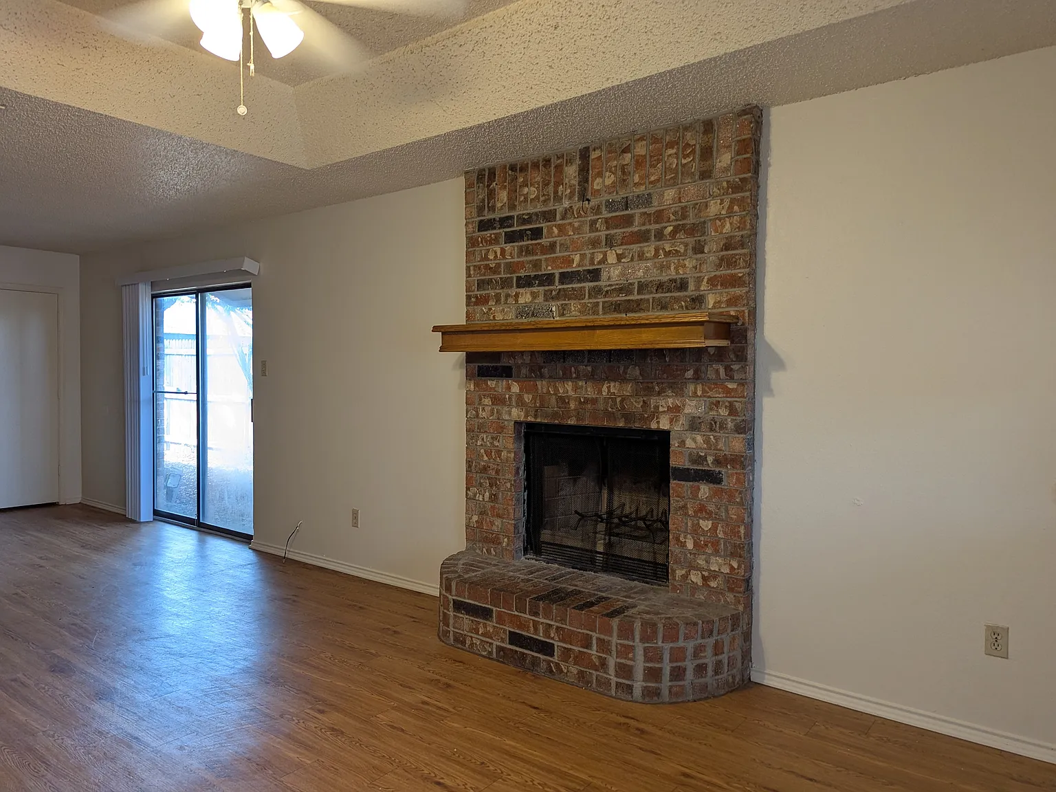 3 bed, 1176 sqft, $1,450 — Photo 2