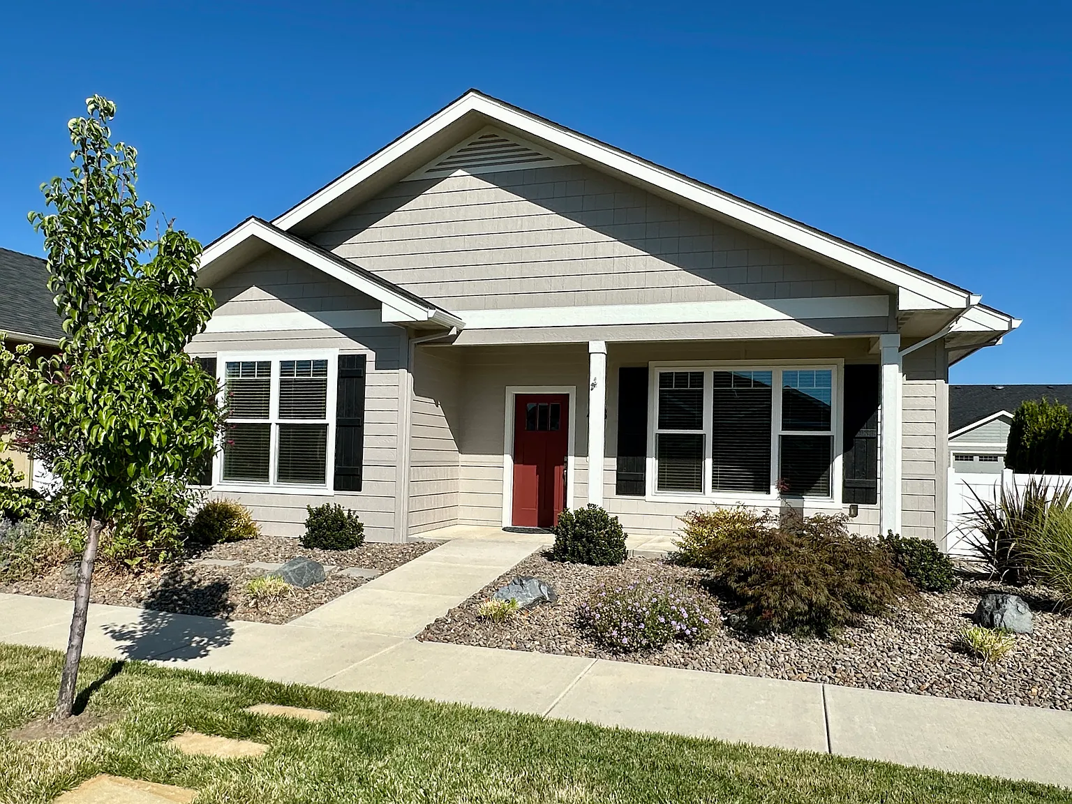 418 Castle Rock Dr photo 1