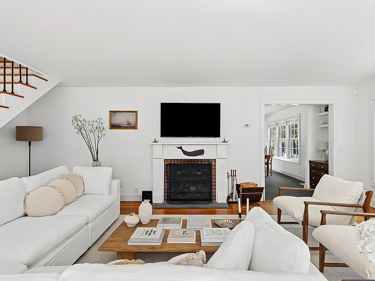 109 Franklin Ave — Photo 14
