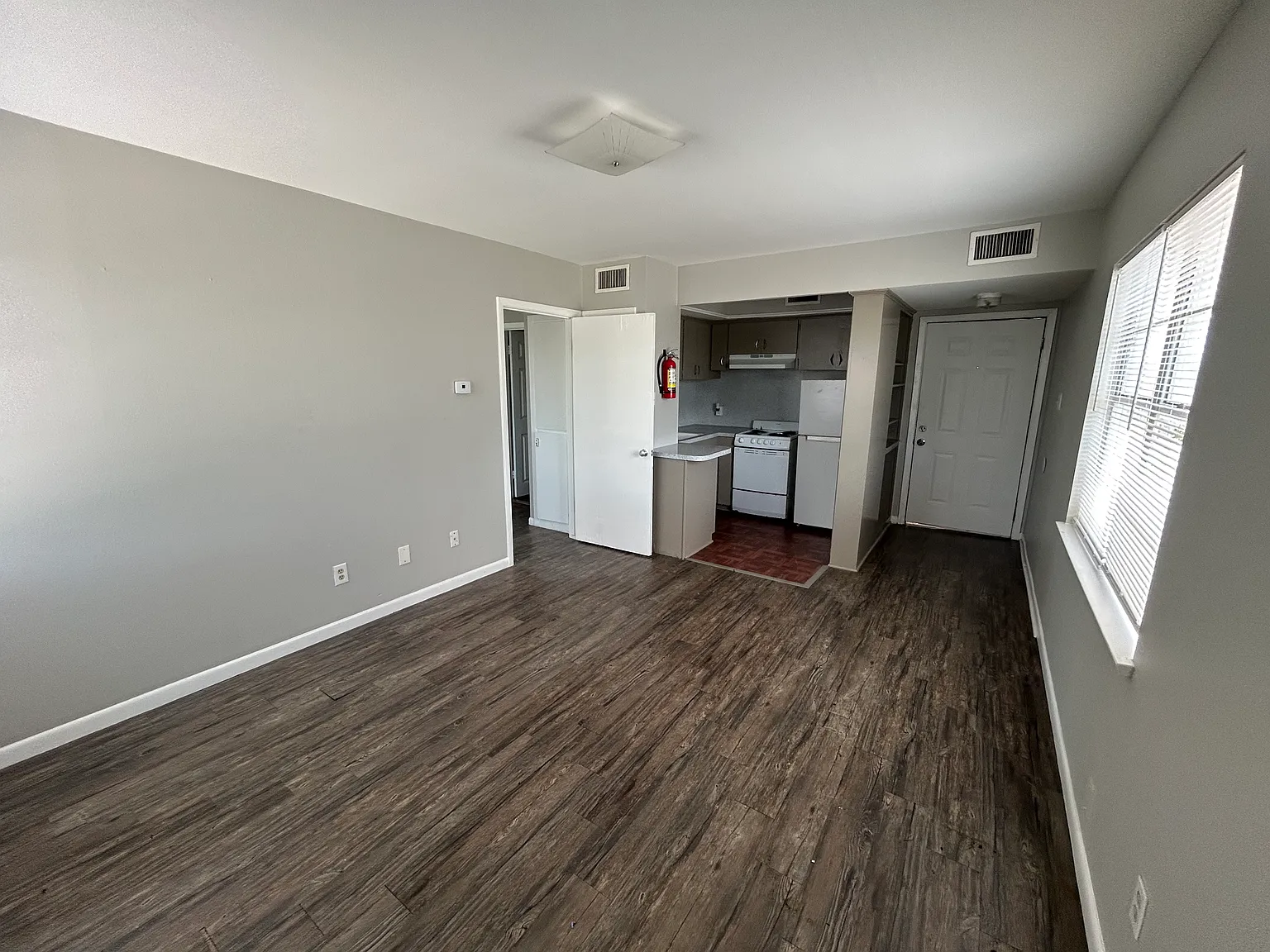 Studio, 450 sqft, $498 — Photo 4