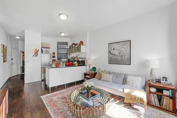 Rented by SPORN GROUP LLC | media 4