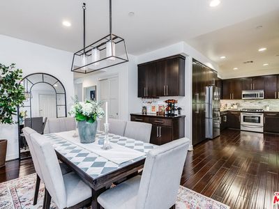 10878 Bloomfield St #211, Toluca Lake, CA, 91602