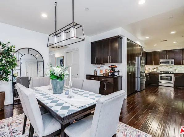 10878 Bloomfield St #211, Toluca Lake, CA 91602