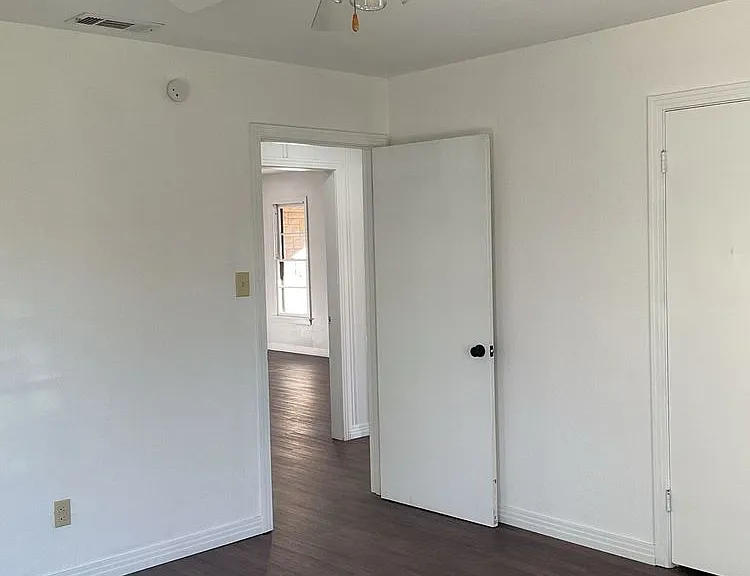1501 N Park St — Photo 13