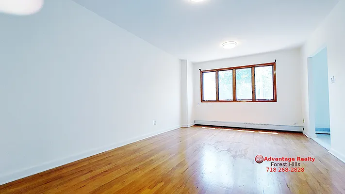 Rented by Advantage Realty of Forest Hills Inc | media 3