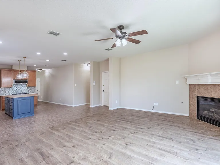 2356 Jaguar Dr — Photo 4