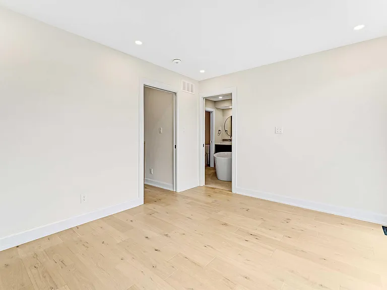 138 Carillon St #A — Photo 15
