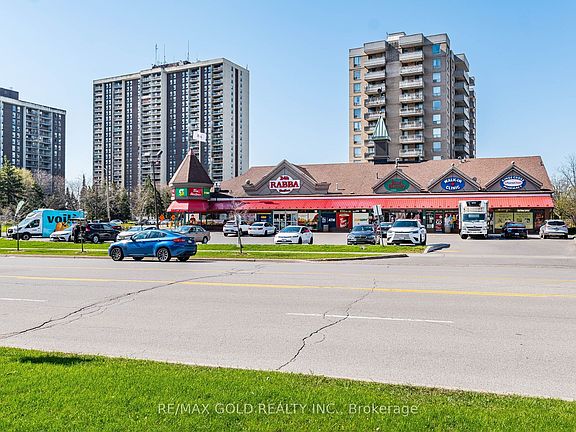 3rd image of 18 Knightsbridge Rd #404