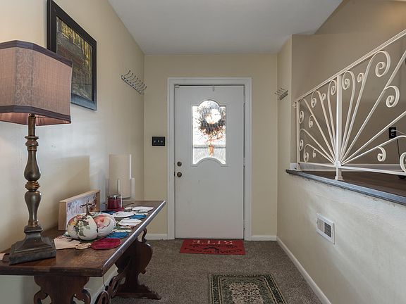2nd image of 20 Maple Dr
