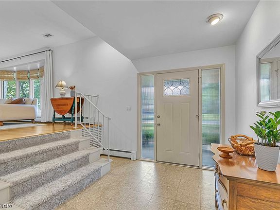 3rd image of 218 James Cir