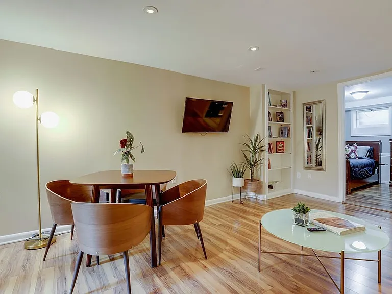 113 C St SE #1 — Photo 15
