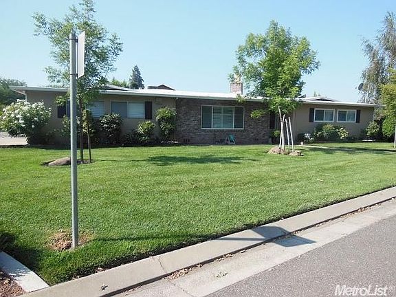 2nd image of 2211 Yosemite Ave