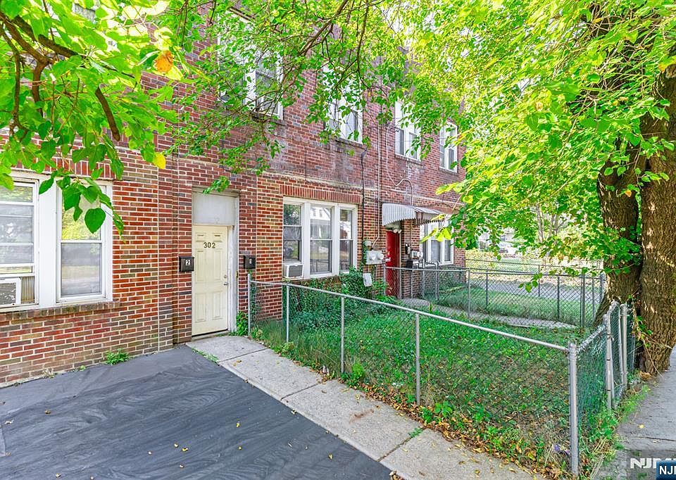 1st image of 302 W Forest Ave