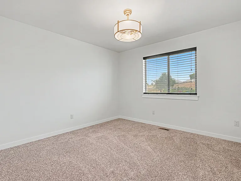 2040 Kelly Dr — Photo 7