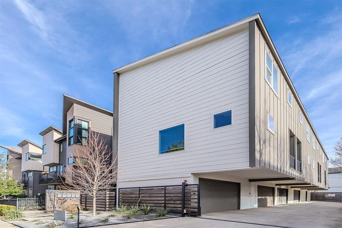 Building Photo - 6012 Hudson St #4