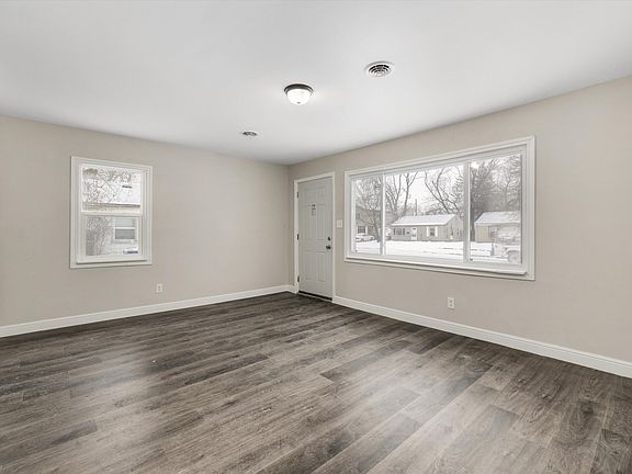 5th image of 22290 Eastwood Ave