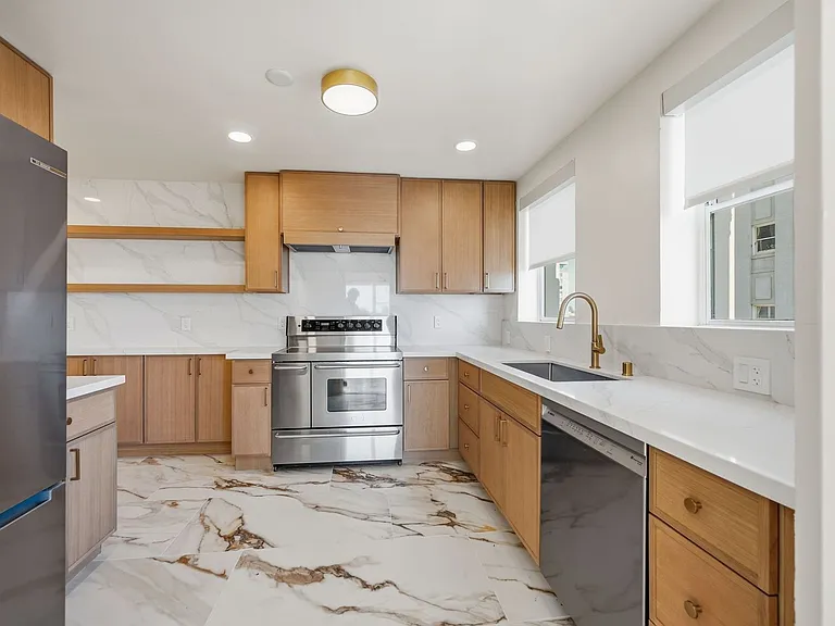 1310 Jones Street — Photo 53