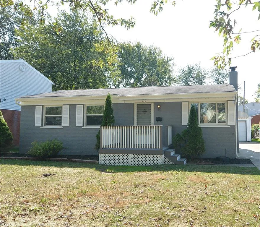 833 Salem Ave photo 1