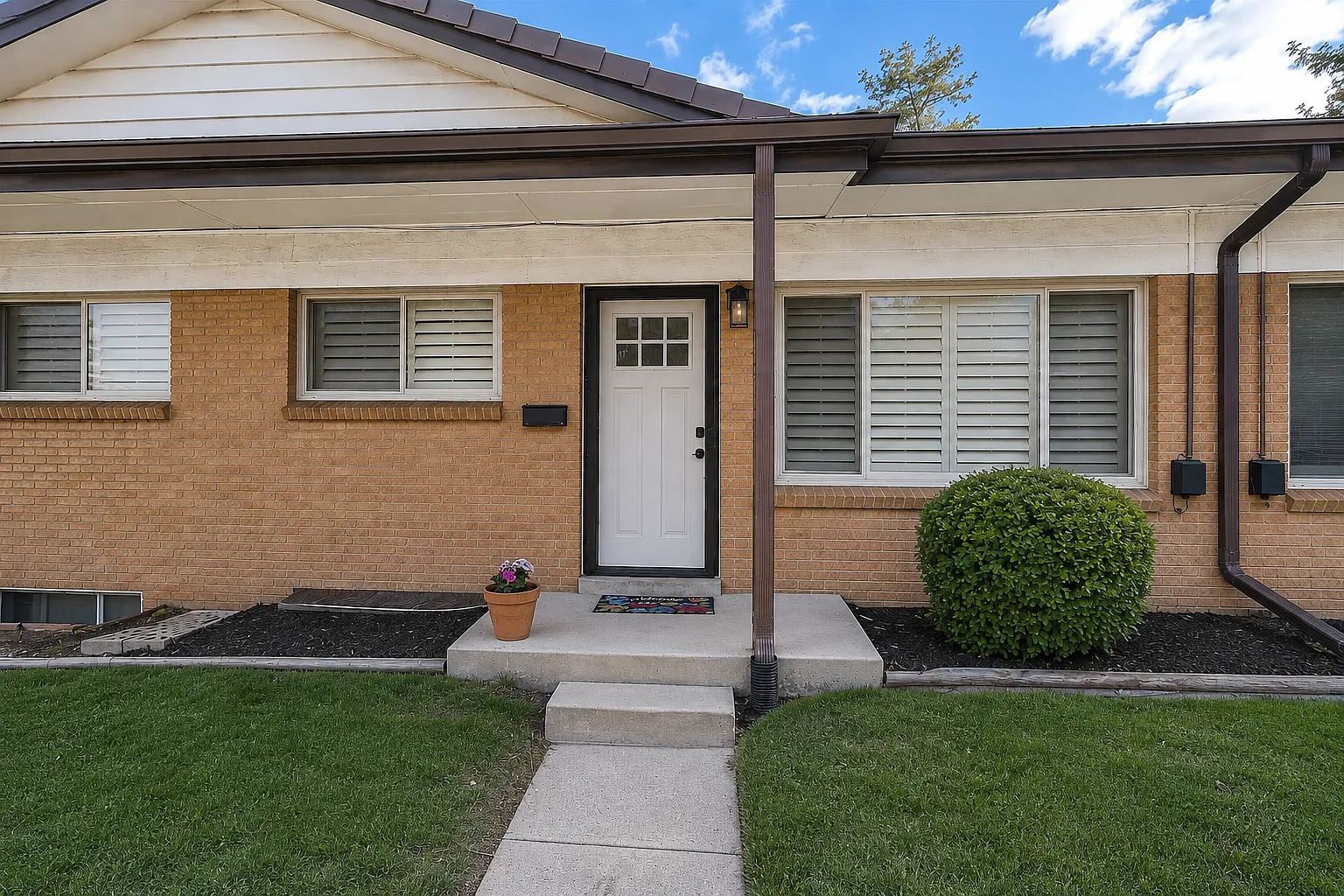 4 bed, 2000 sqft, $3,595 — Photo 1