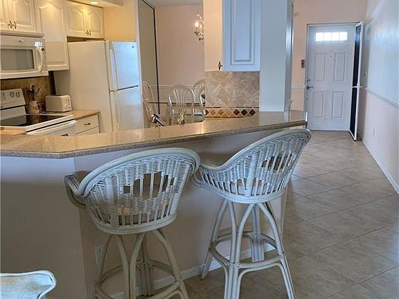 2nd image of 810 Gulf Pavilion Dr #202