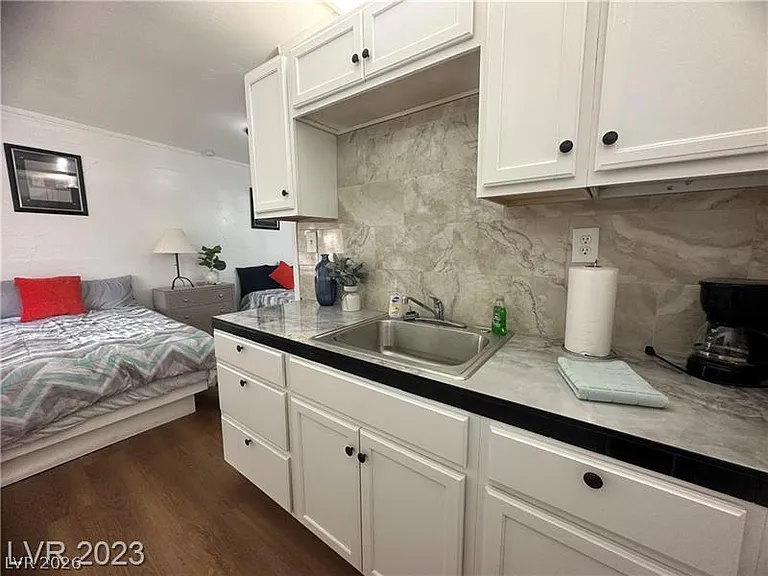 2125 Elm Ave #2 — Photo 2
