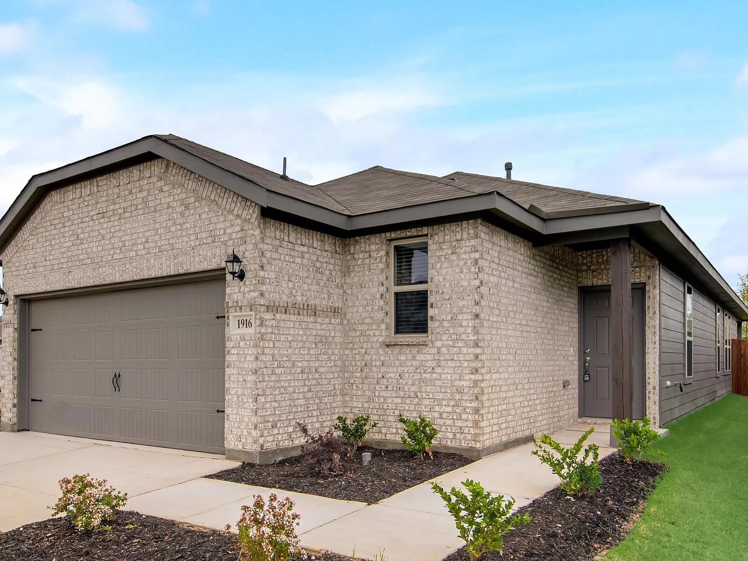 3 bed, 1798 sqft, $2,445 — Photo 3