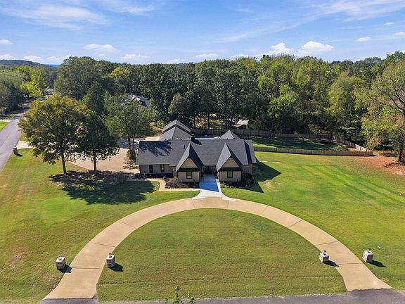 2nd image of 10 Hill Creek Cir