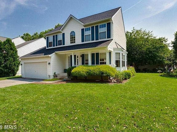 This Manor Oaks Colonial is ready for you!