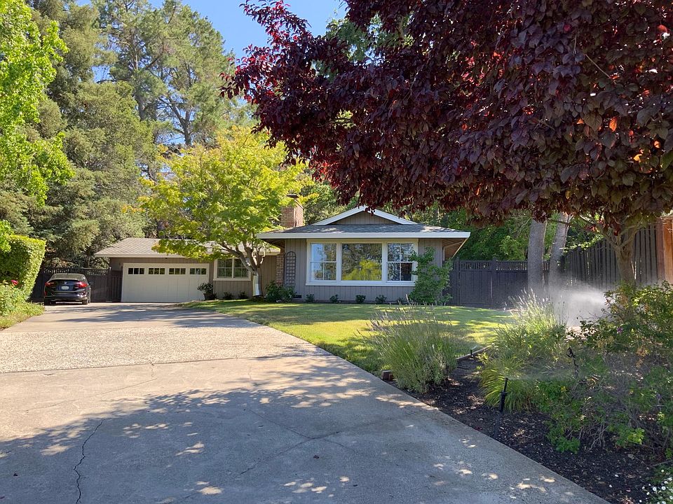 1st image of 8 Avon Ct