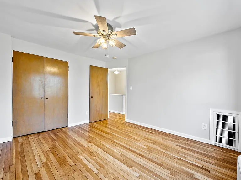 304 Davis Ave #304 — Photo 13