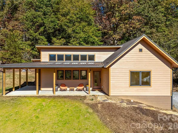 205 Blue Moon Ln, Candler, NC 28715