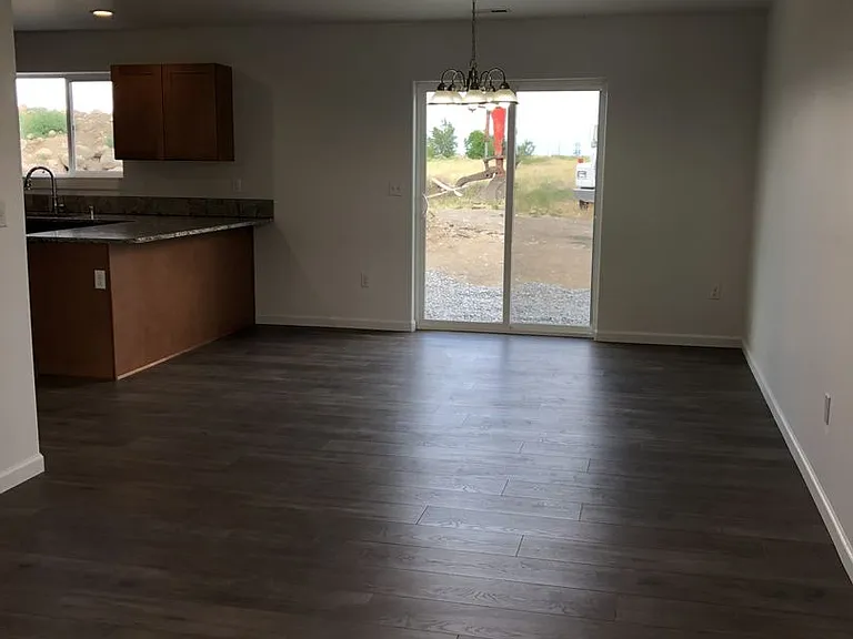 707 3rd Ave — Photo 3