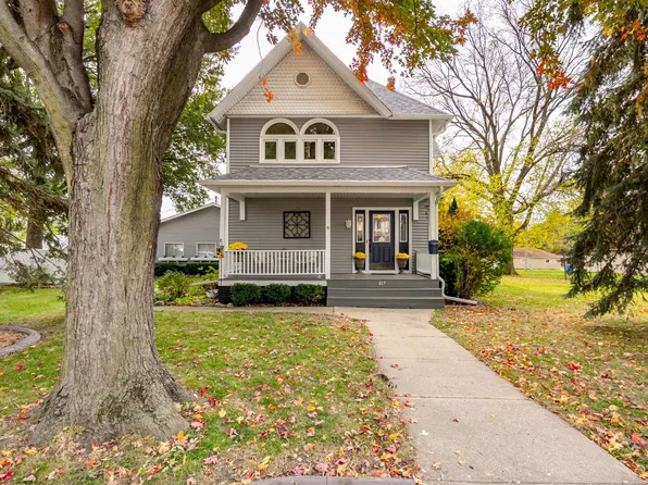 817 6th St, De Witt, IA 52742