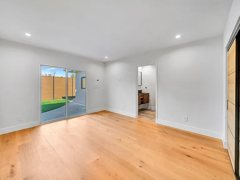 23635 Marylee St — Photo 17