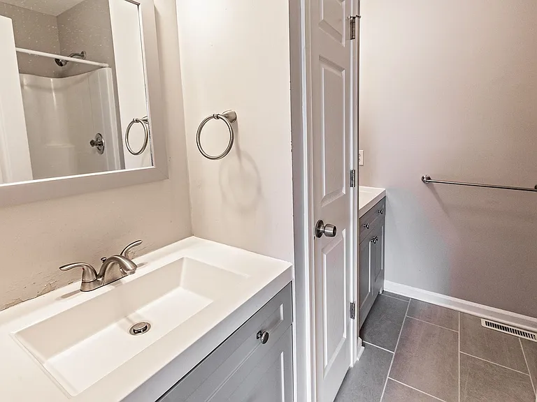 9 Arnold Pl — Photo 7