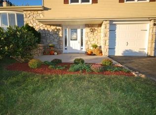 28 Great Oak Dr, Churchville, PA 18966