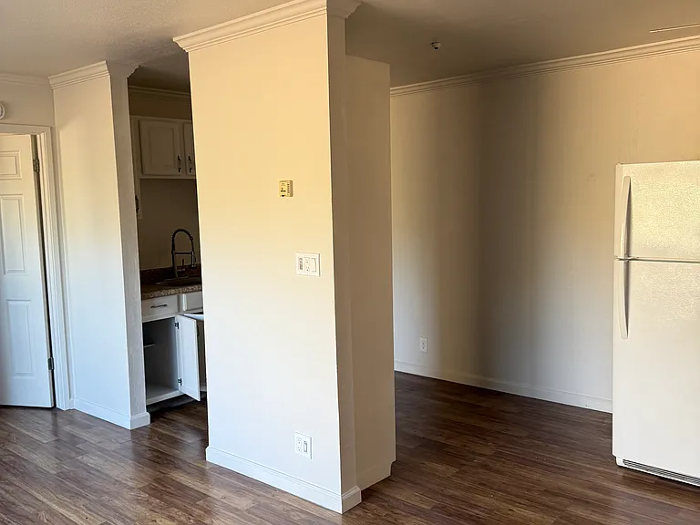 Mayette Apartments — Photo 5