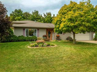 1410 Bea Ann Dr, Dodgeville, WI 53533