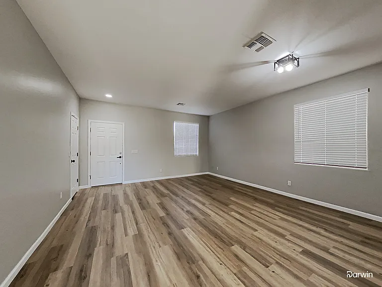 329 E Diamond Trl — Photo 5