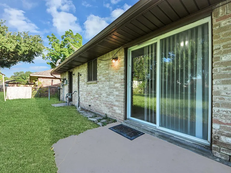 3806 Charriton Dr — Photo 20