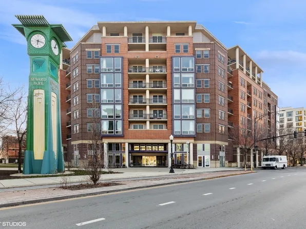 437 W Division St APT 905, Chicago, IL 60610