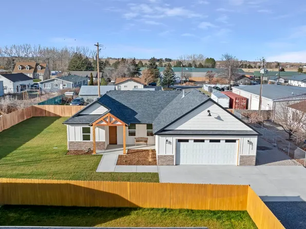 1022 S Adell Ave, Filer, ID 83328