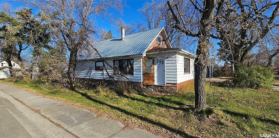 1st image of 102 3rd Ave E