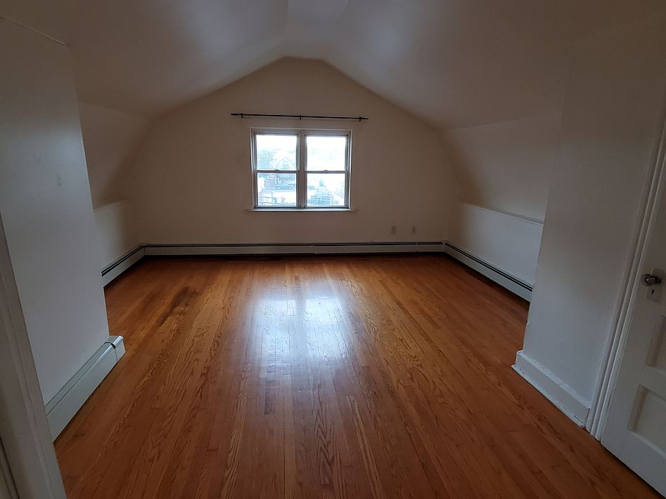 1st image of 558 Washington Ave #3