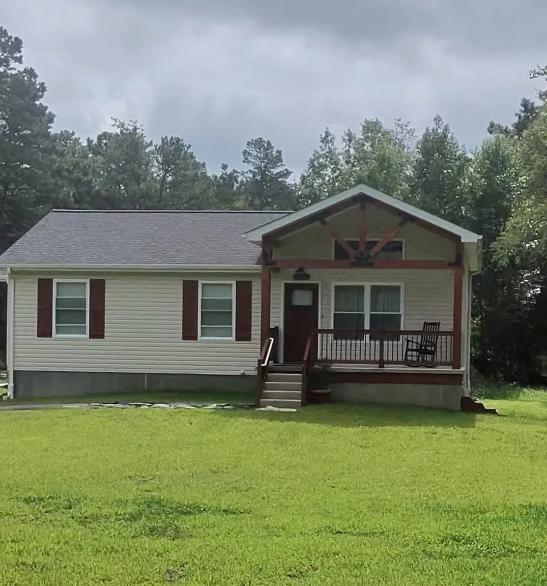5 bed, 2400 sqft, $2,500 — Photo 1
