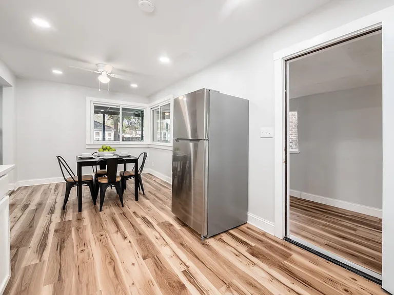 501 Oak St — Photo 24