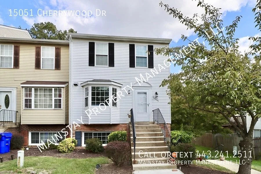 Updated End Unit Townhome W/ Fenced in Yard! — Photo 1