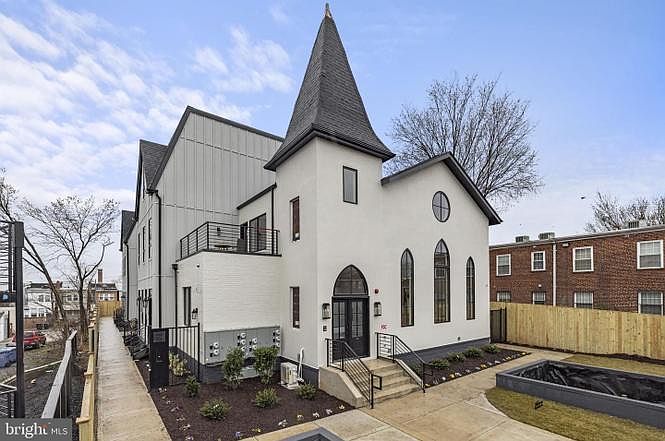 1st image of 217 16th St NE #9