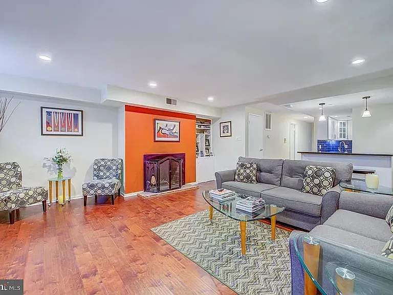 2 bed, 1050 sqft, $2,475 — Photo 2